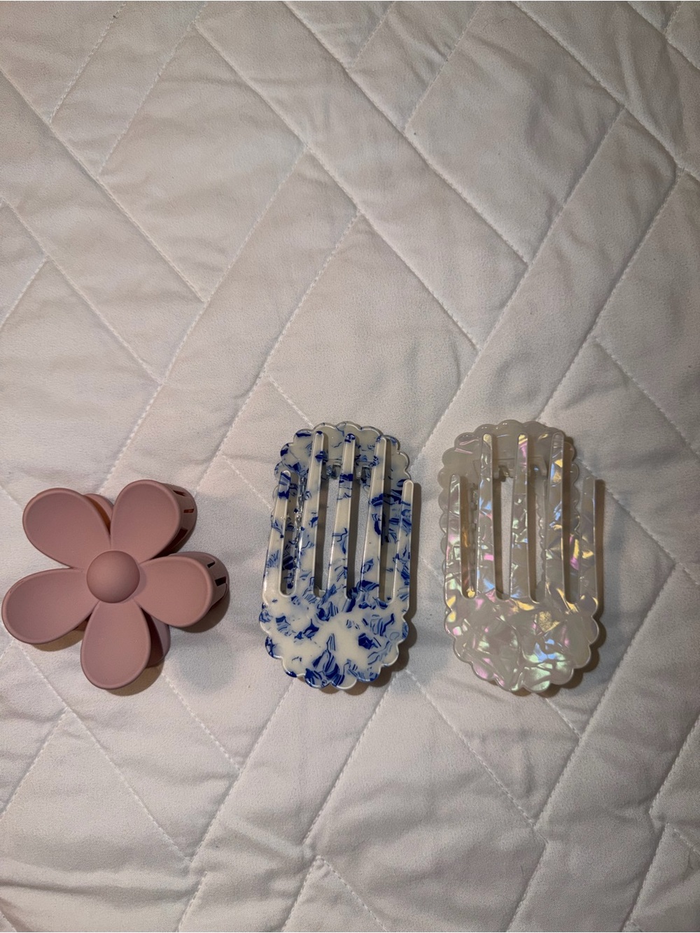 Assorted hair clips - Picture 3 of 4